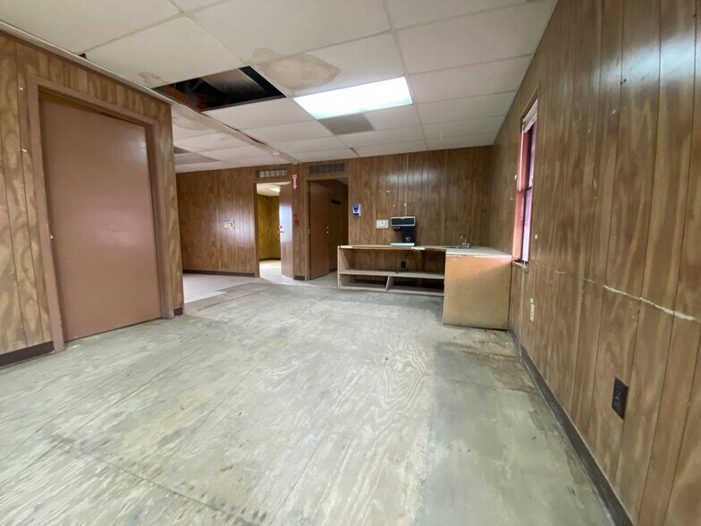 More Photos Of 438 Flournoy Rd, Alice Industrial For Lease
