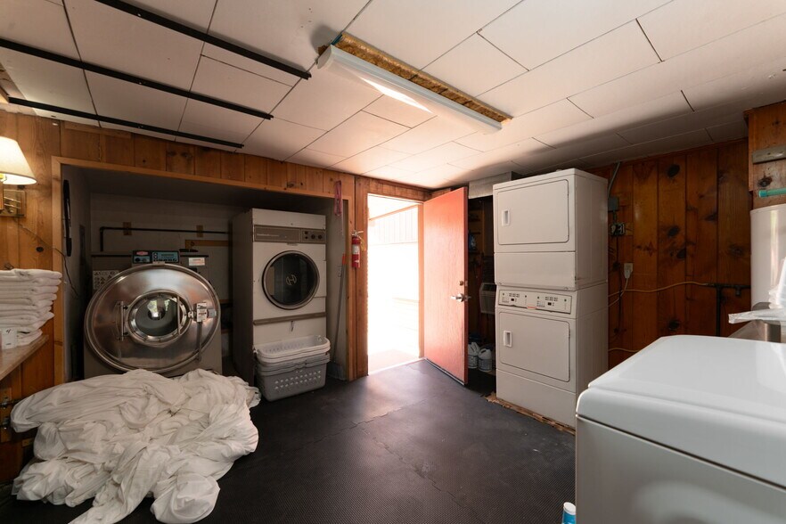 More Photos Of 1624 E Main St, Montrose Hotel For Sale