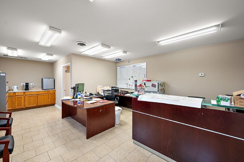 More Photos Of 3319-3331 Dove Rd, Port Huron Warehouse For Sale
