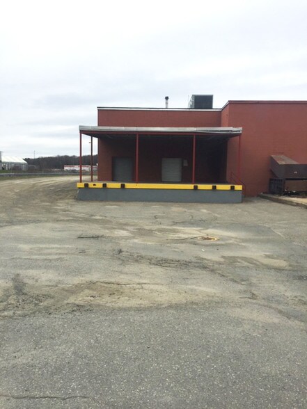 More Photos Of 10-180 Elm Plz, Waterville Storefront For Lease