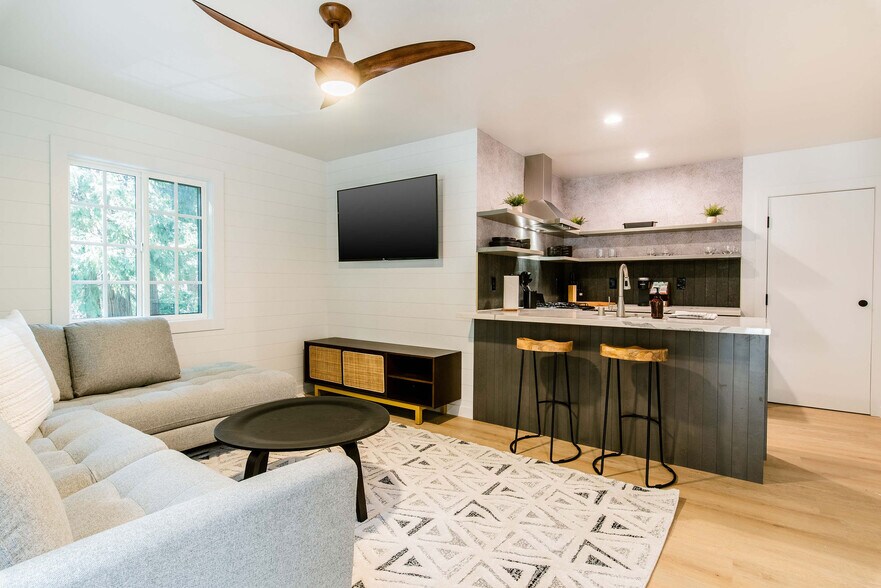 More Photos Of 306 Loch Leven Rd, Lake Arrowhead Hotel For Sale