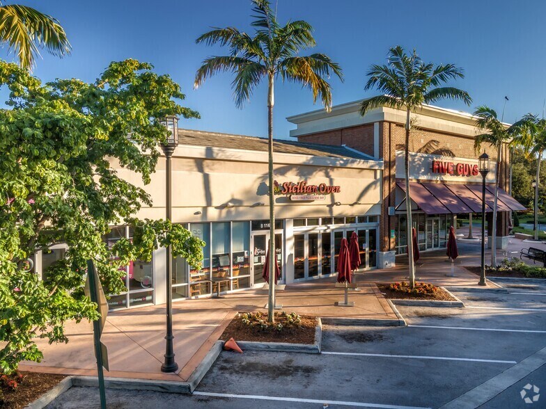 More Photos Of 801 S University Dr, Plantation Freestanding For Lease