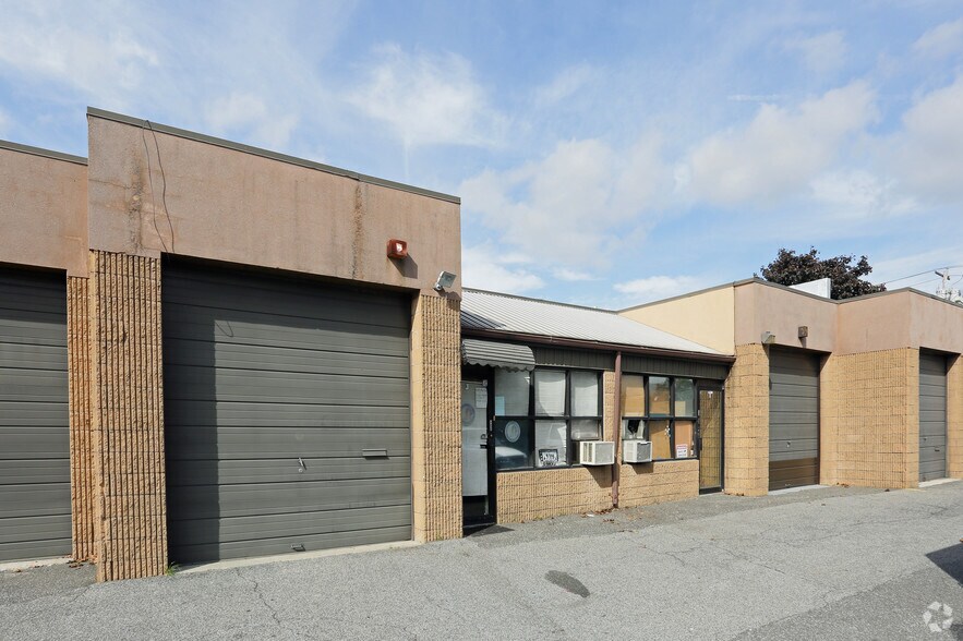 More Photos Of 280 Suburban Ave, Deer Park Warehouse For Lease