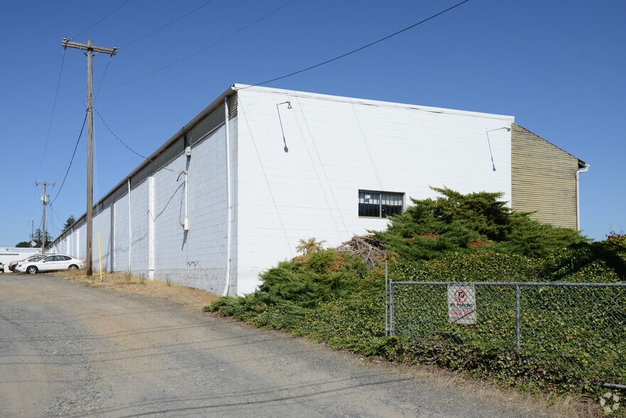 More Photos Of 5065 State St, Salem Warehouse For Lease