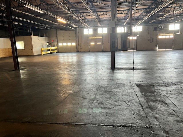 More Photos Of 2 Johnson Dr, Raritan Manufacturing For Lease