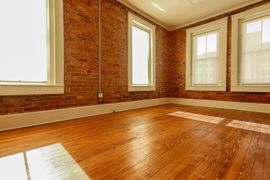 More Photos Of 154 Magnolia St, Spartanburg Storefront Retail Office For Lease