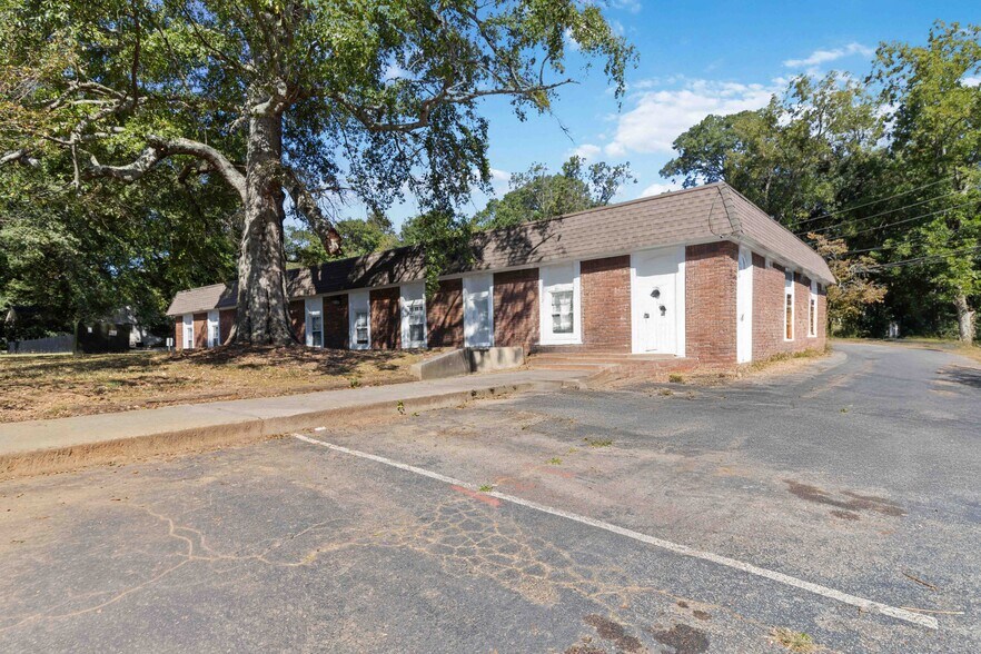 More Photos Of 118 Stockbridge Rd, Jonesboro Medical For Sale