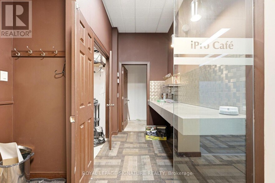 More Photos Of 158 Guelph St, Halton Hills Freestanding For Lease