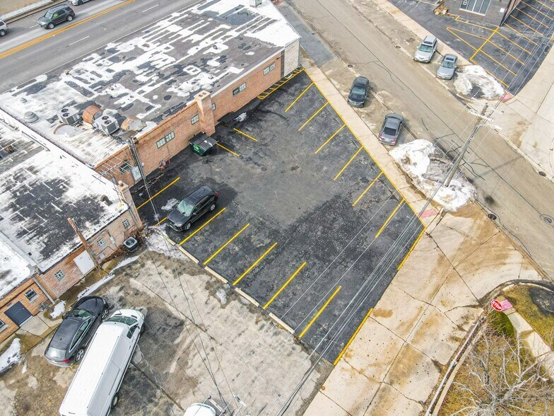 More Photos Of 8057 N Milwaukee Ave, Niles General Retail For Sale