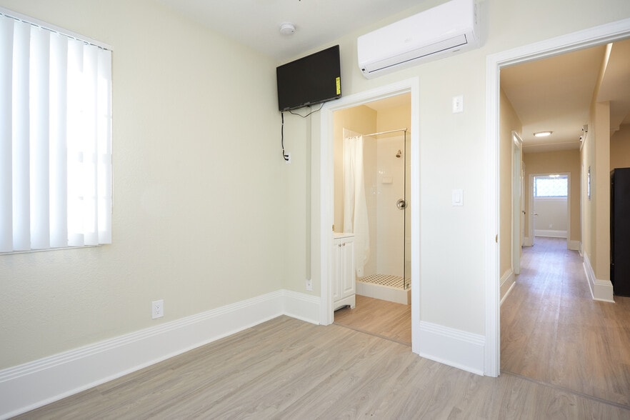 More Photos Of 1840 W 11th Pl, Los Angeles Apartments For Sale