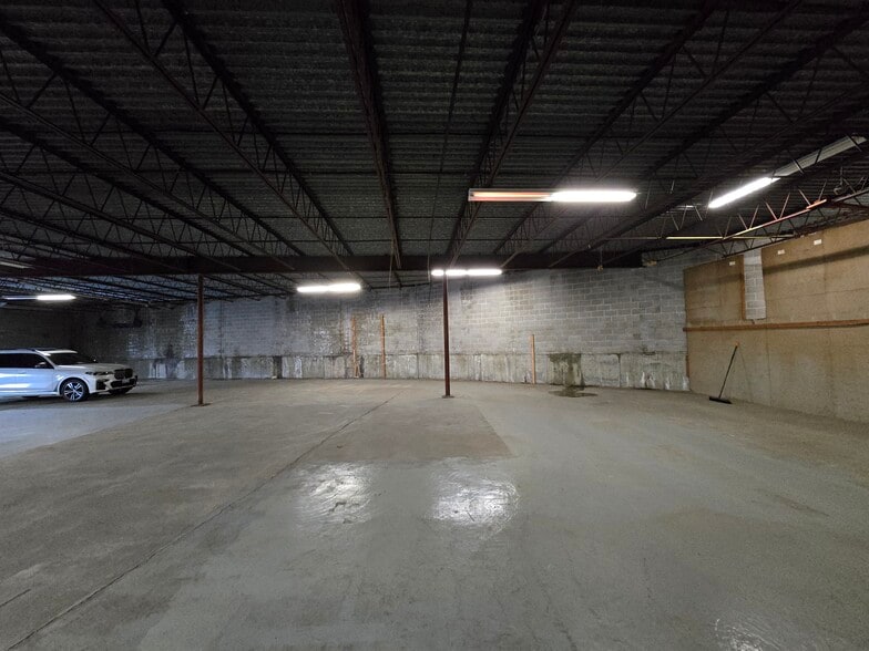 More Photos Of 100 Glen Rd, Cranston Manufacturing For Lease