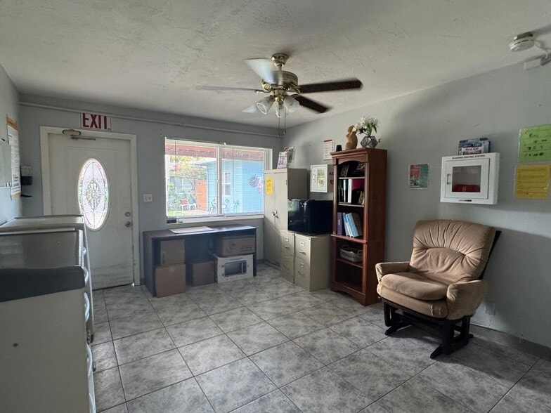More Photos Of 1930 Lincoln St, Hollywood Assisted Living For Sale
