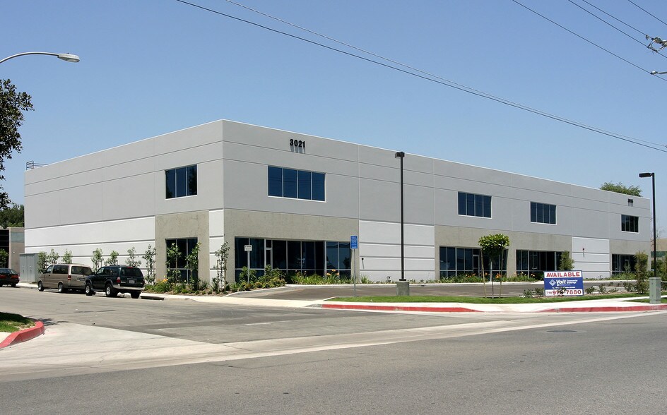 More Photos Of 3021-3035 E La Jolla St, Anaheim Warehouse For Lease