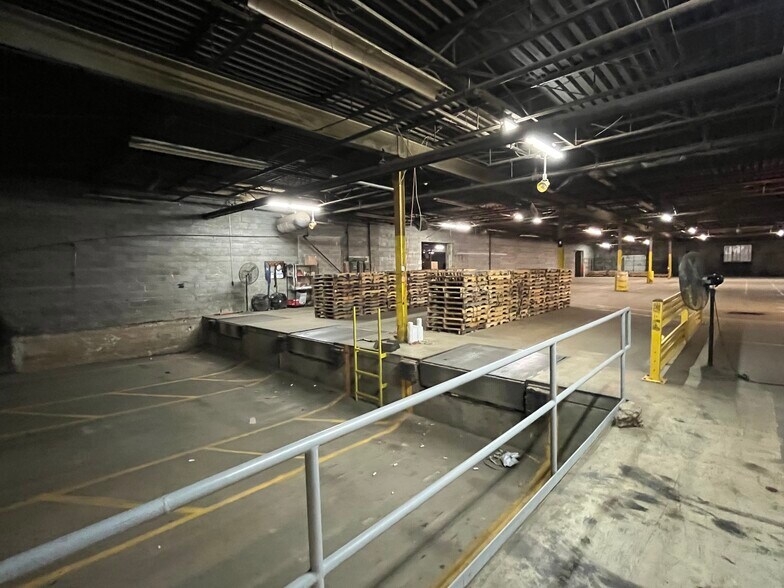 More Photos Of 1709-1769 Latham St, Memphis Distribution For Lease