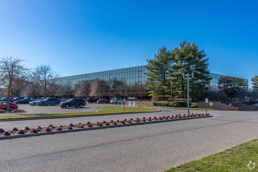 More Photos Of 300 Jericho Quadrangle, Jericho Unknown For Lease