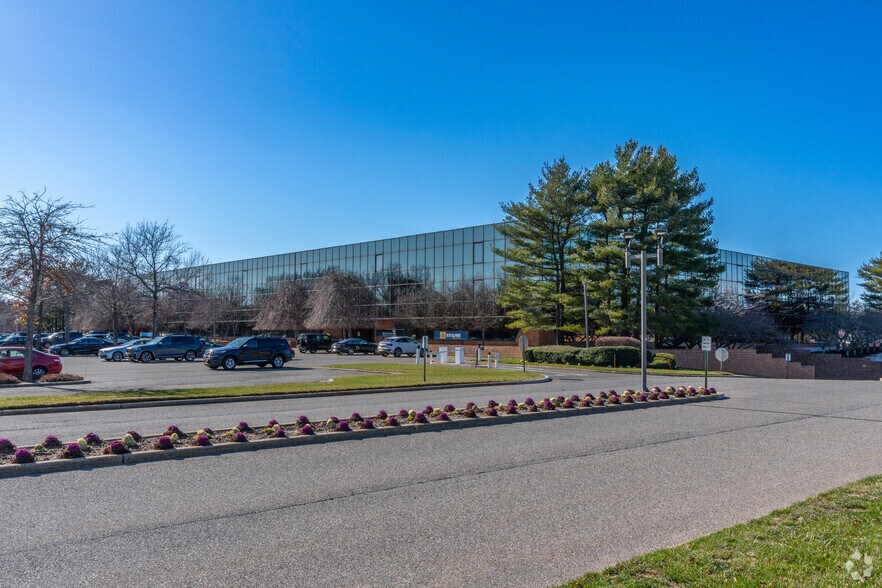 More Photos Of 300 Jericho Quadrangle, Jericho Unknown For Lease