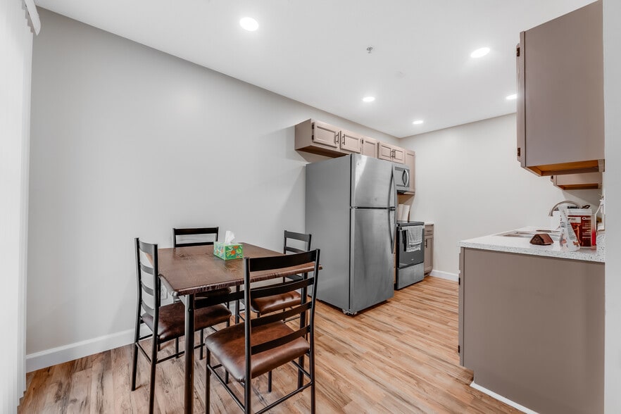 More Photos Of 940 Stewart St, Morgantown Apartments For Sale