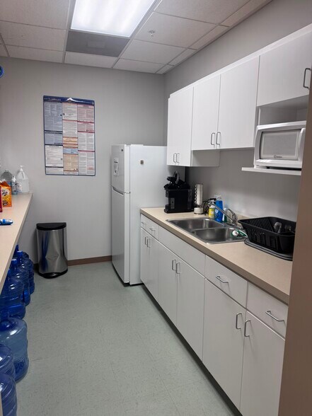 More Photos Of 497 Bramson Ct, Mount Pleasant Office For Lease