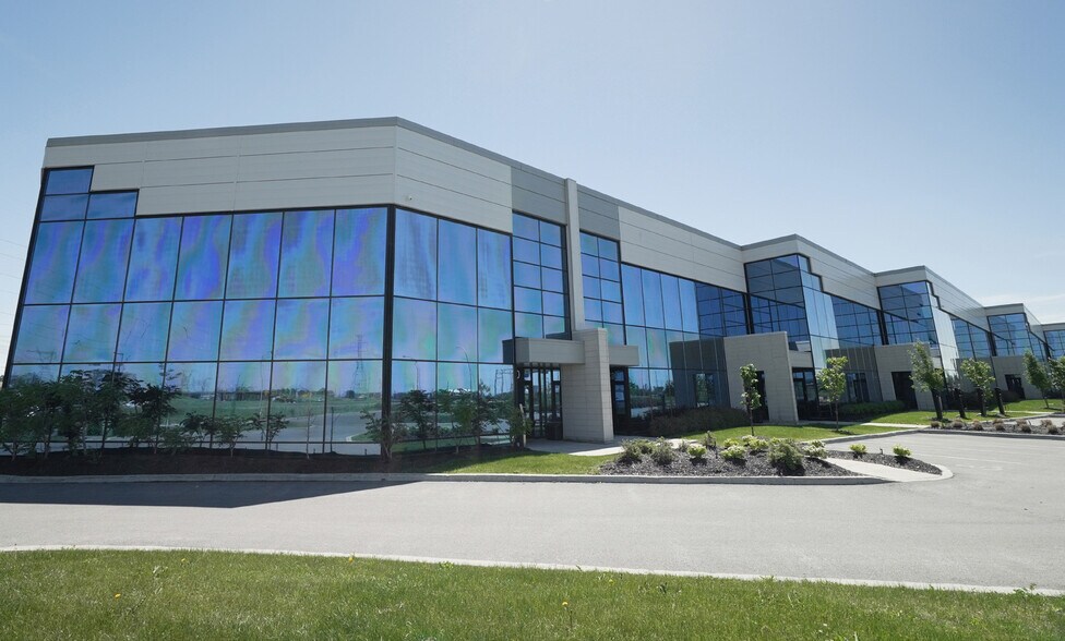 More Photos Of 960-1000 Rue Parent, St-Bruno-de-Montarville Distribution For Lease