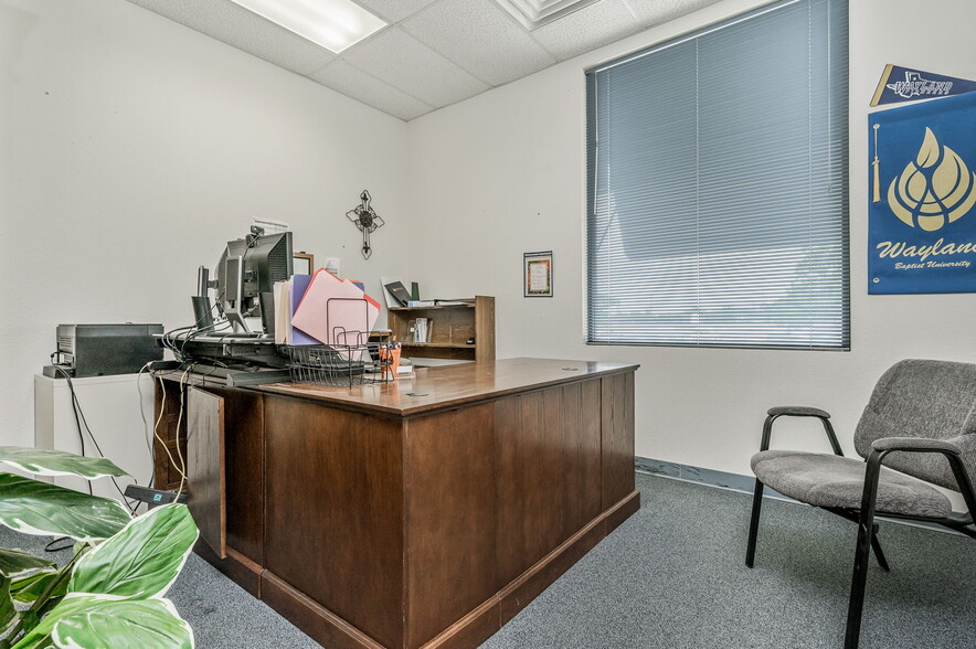 More Photos Of 4530 Canyon Dr, Amarillo Freestanding For Sale