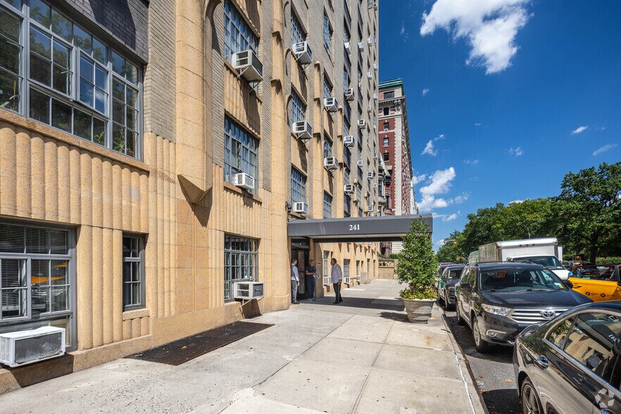 More Photos Of 241 Central Park W, New York Apartments For Lease
