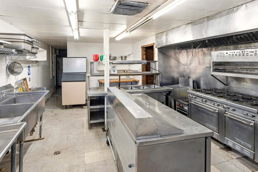 More Photos Of 8 S Grand Ave, Montrose Storefront Retail Residential For Lease