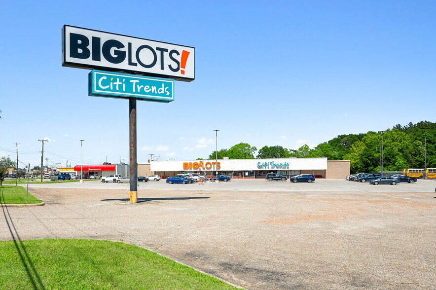 More Photos Of 809 S Timberland Dr, Lufkin Storefront For Lease