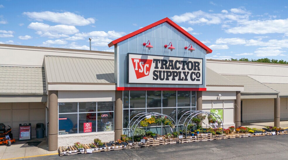 More Photos Of 2100-2202 N Park Rd, Connersville Unknown For Lease