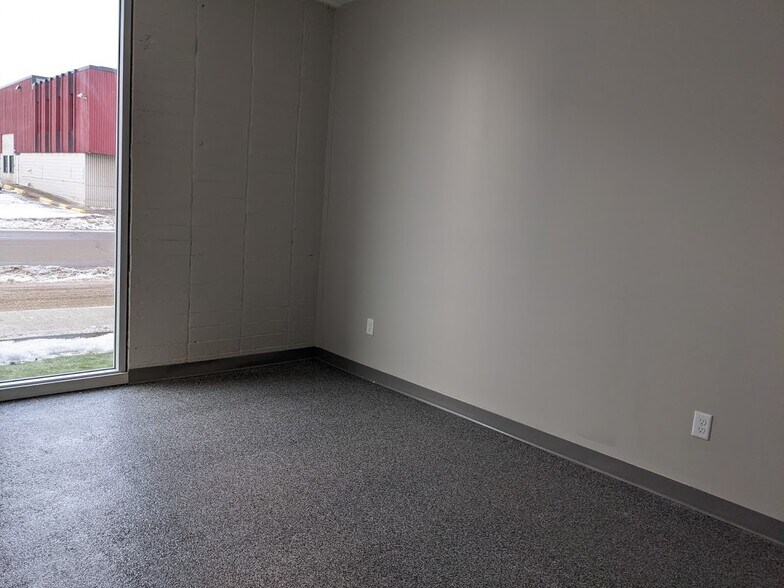 More Photos Of 8308 Fraser Ave, Fort McMurray Showroom For Sale