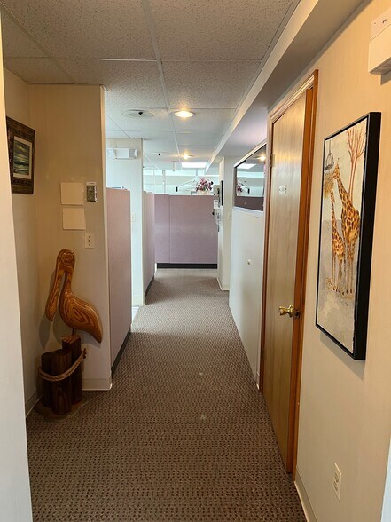 More Photos Of 15720-15754 Crabbs Branch Way, Rockville Showroom For Lease