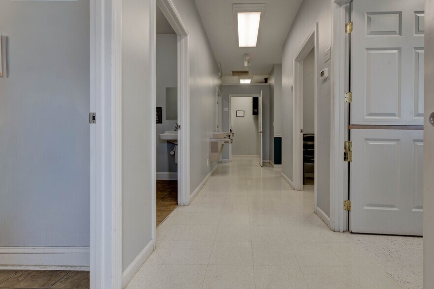 More Photos Of 270 Evans Ave, Mount Sterling Medical For Lease