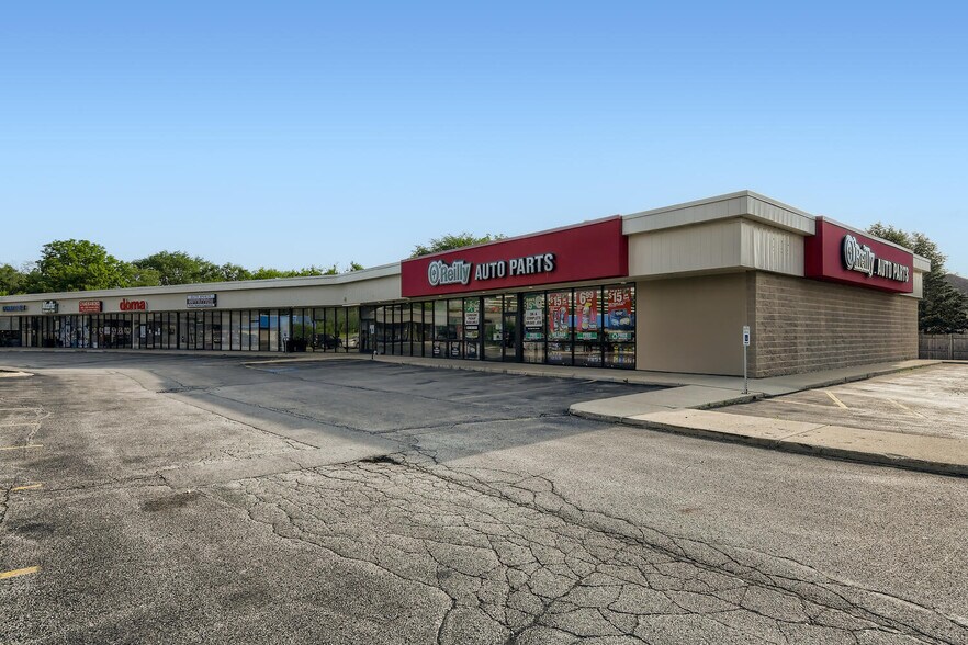More Photos Of 805-845 N Roselle Rd, Schaumburg Unknown For Lease
