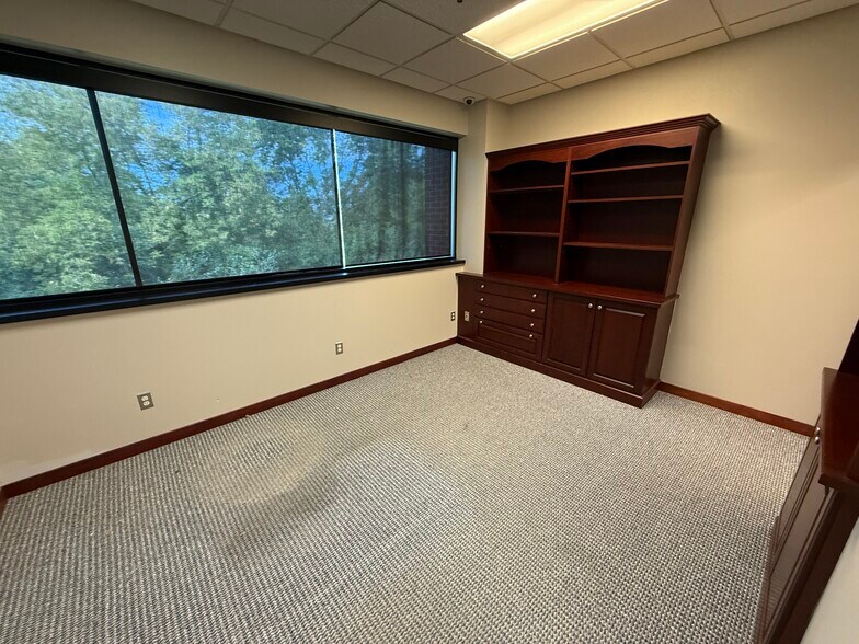 More Photos Of 39525 14 Mile Rd, Novi Medical For Lease
