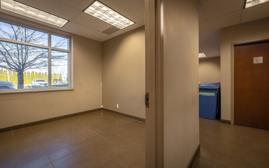 More Photos Of 5465 Production Blvd, Surrey Service For Lease