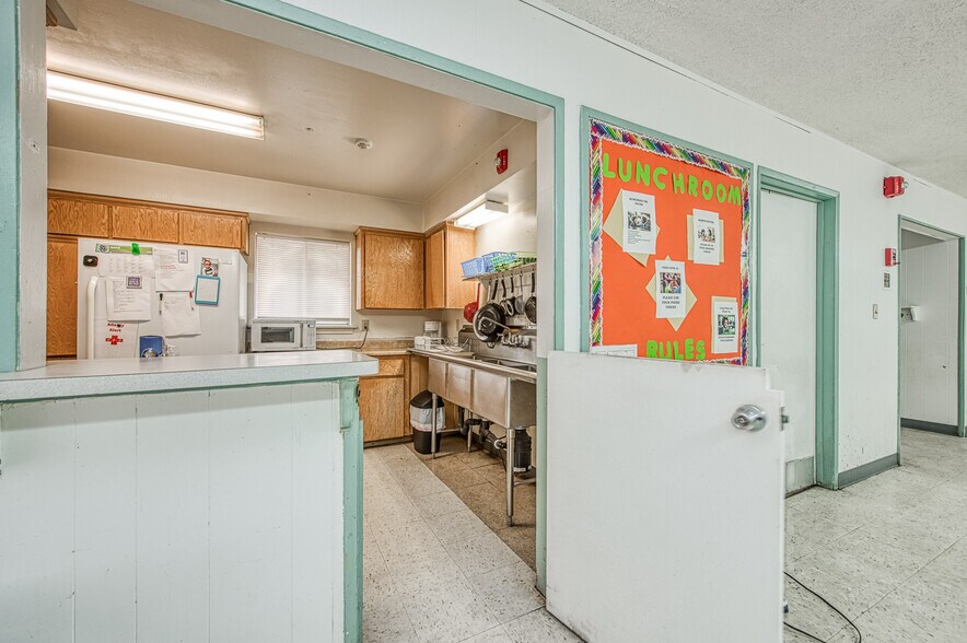 More Photos Of 3311-3315 E Sierra Madre Ave, Fresno Daycare Center For Sale