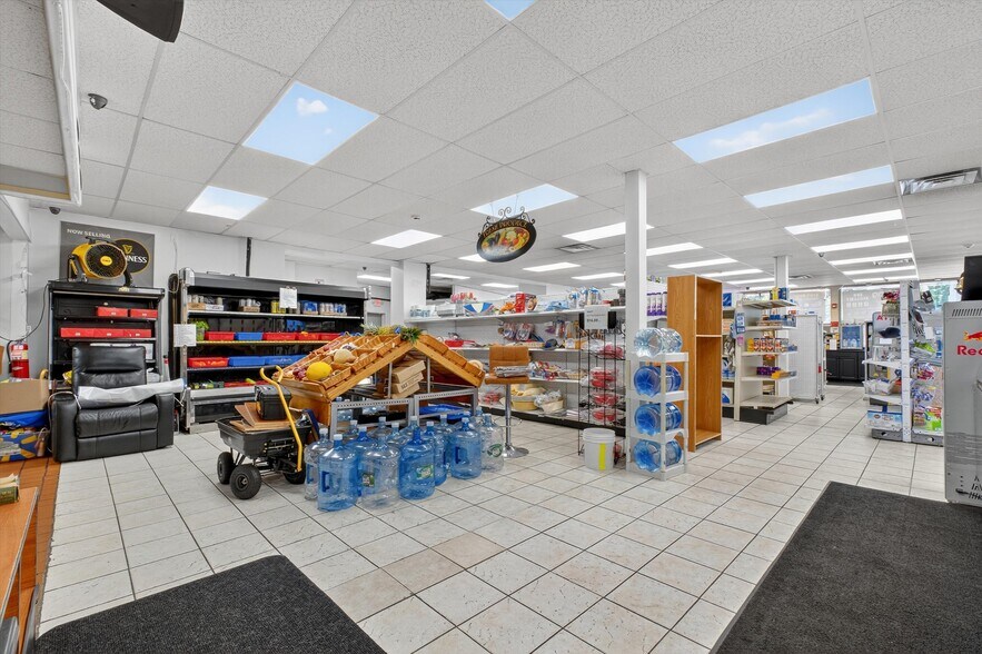 More Photos Of 4 Oscawana Lake Rd, Putnam Valley Supermarket For Sale