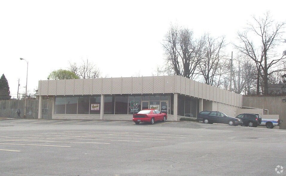 More Photos Of 405-523 E 24 Hwy, Independence Unknown For Lease