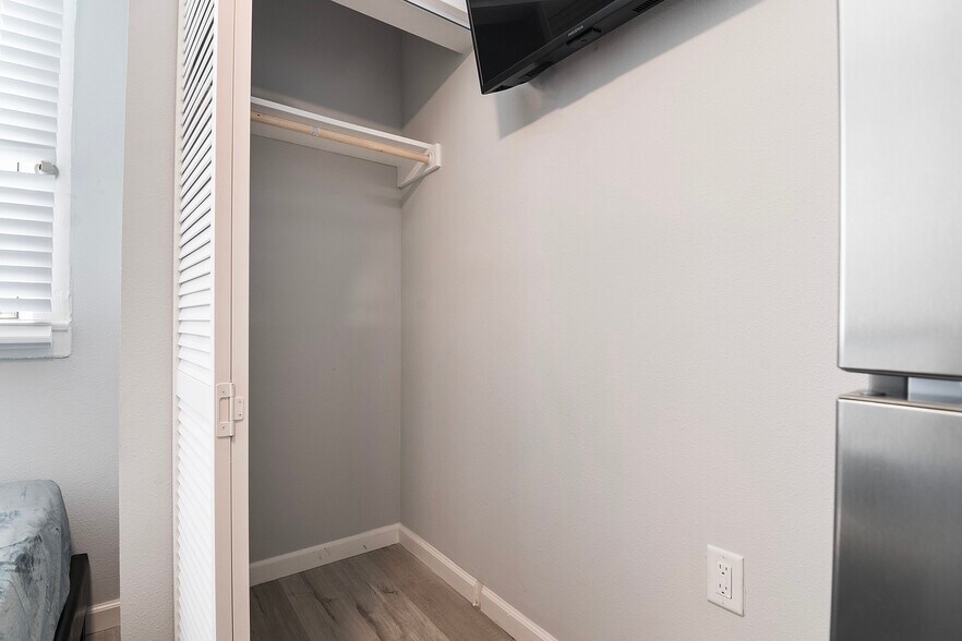 More Photos Of 1864 Cordova St, Los Angeles Apartments For Sale