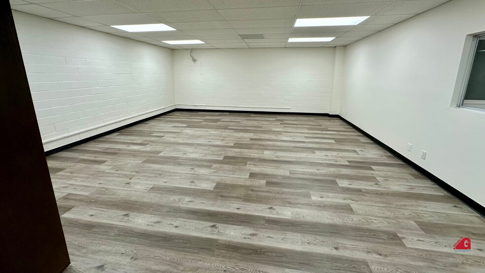 More Photos Of 9851 Owensmouth Ave, Chatsworth Warehouse For Lease