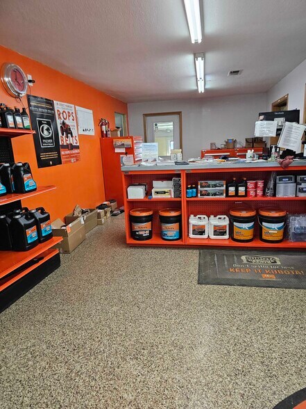 More Photos Of 727 E Main St, Waukon Warehouse For Sale