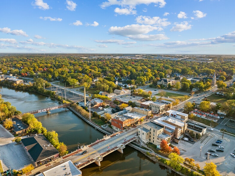 More Photos Of 21 N River St, Batavia Unknown For Lease