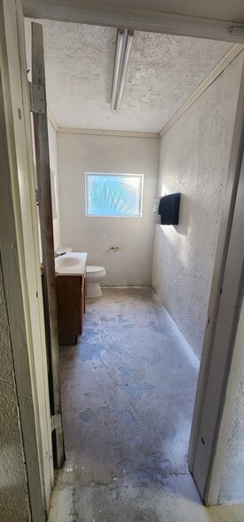 More Photos Of 284 S Center St, Pierson Auto Repair For Lease