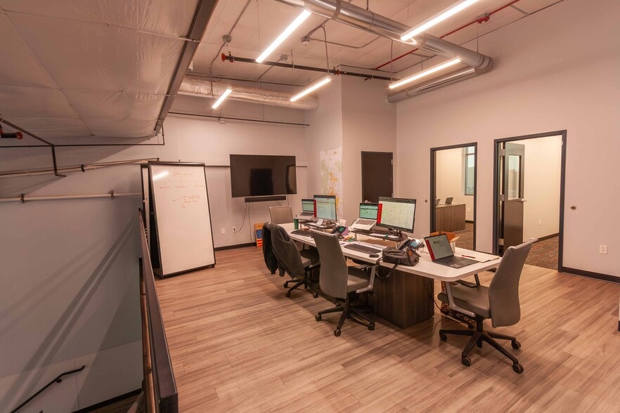 More Photos Of 7292 Greenridge Rd, Windsor Warehouse For Lease