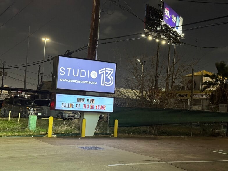 More Photos Of 5625-5633 Southwest Fwy, Houston Unknown For Lease