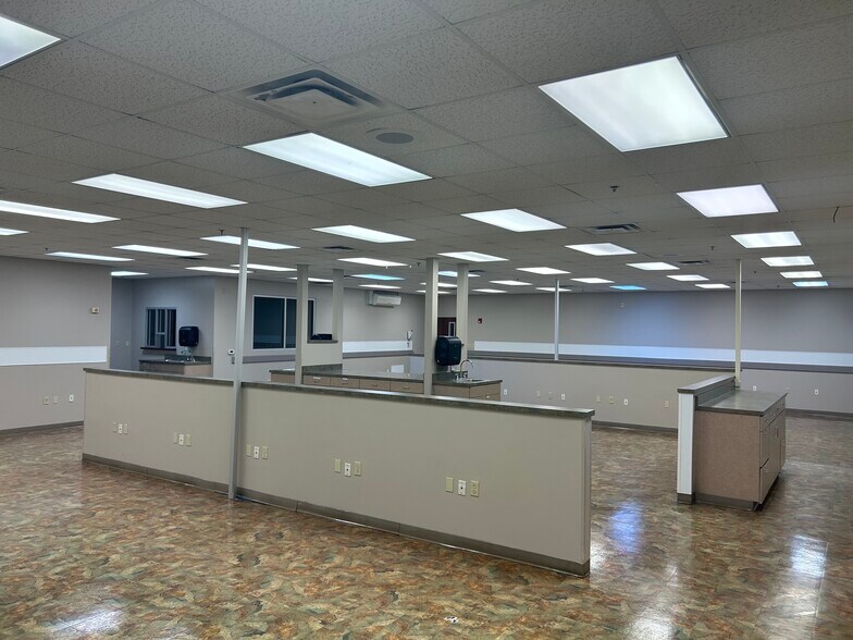 More Photos Of 435 E Columbia St, Springfield Medical For Lease