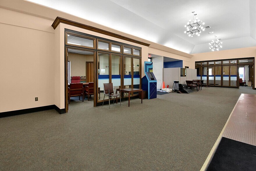 More Photos Of 245 N Seltzer St, Crestline Bank For Sale