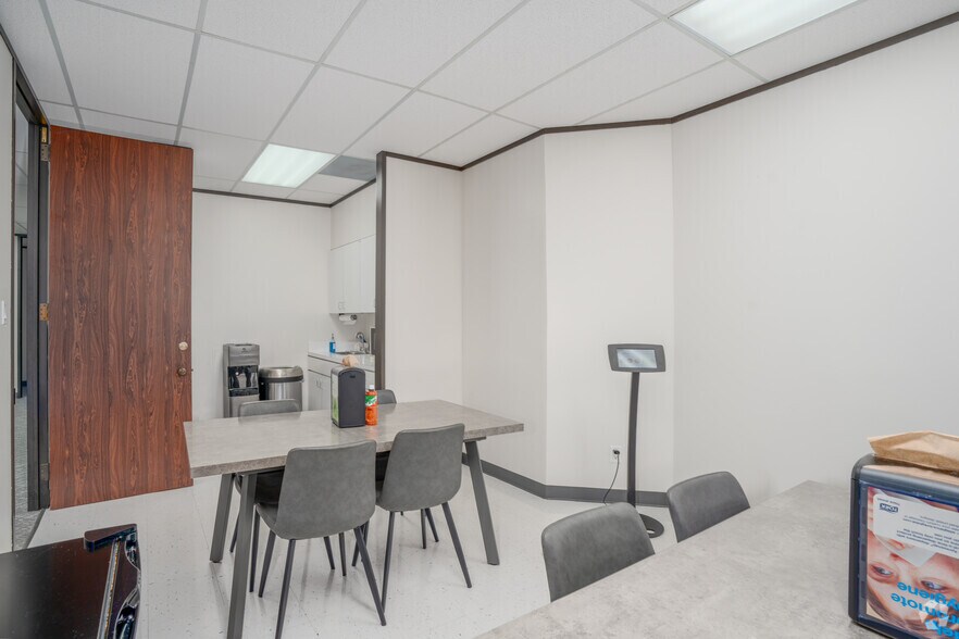 More Photos Of 10435 Greenbough Dr, Stafford Office For Lease