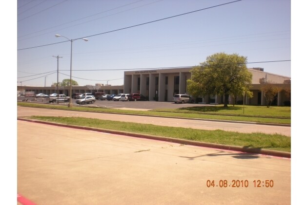More Photos Of 2800 W Kingsley Rd, Garland Manufacturing For Lease
