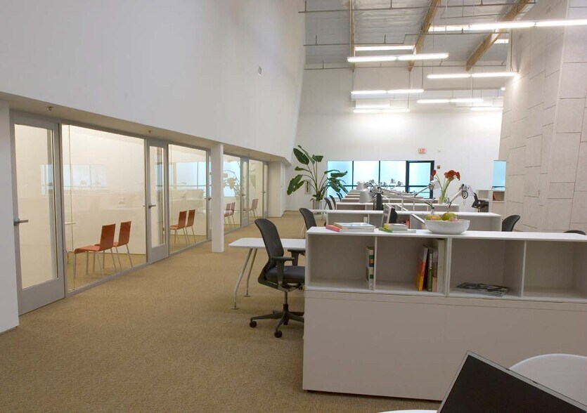 More Photos Of 2201 Corporate Center Dr, Newbury Park Research And Development For Lease