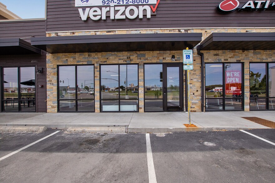 More Photos Of 2230 Main St, Green Bay Storefront Retail Office For Lease